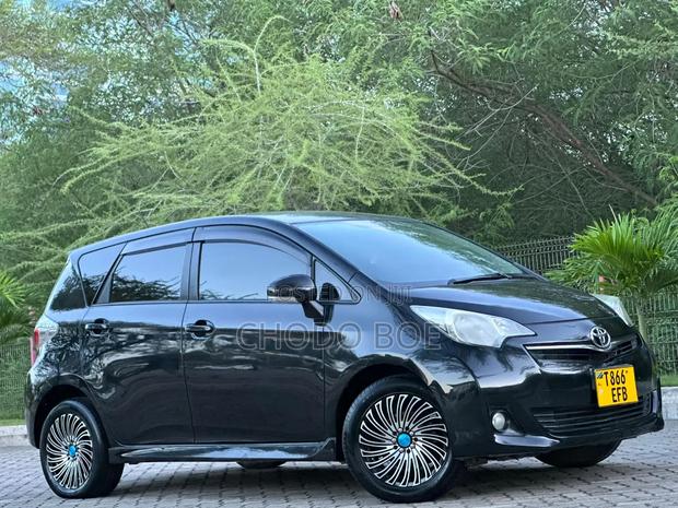 Toyota Ractis 2010 Black