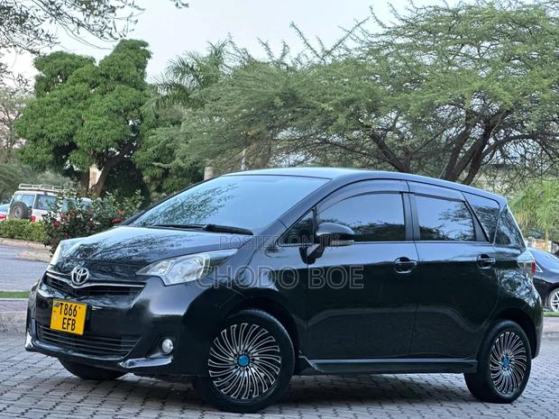 Toyota Ractis 2010 Black