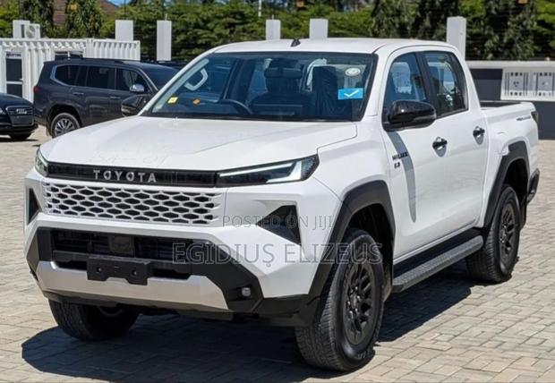 New Toyota Hilux 2025 White