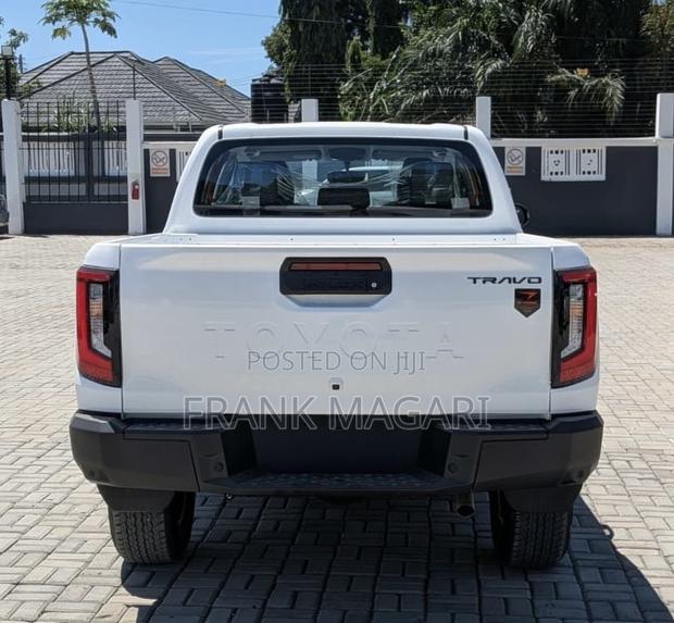 New Toyota Hilux 2025 White