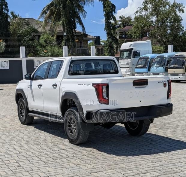 New Toyota Hilux 2025 White