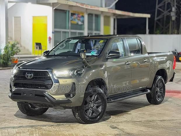 Toyota Hilux Revo Double Cab Deisel 2.4 RWD 2021 Green