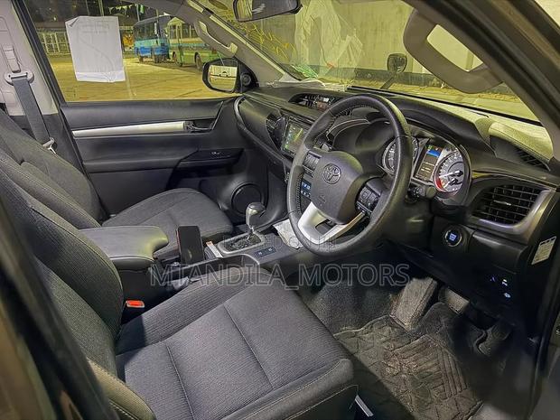 Toyota Hilux Revo Double Cab Deisel 2.4 RWD 2021 Green