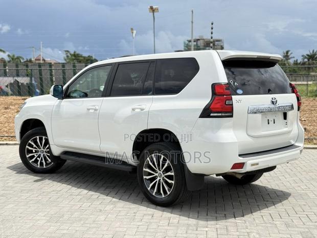Toyota Land Cruiser Prado 2.7 2019 White