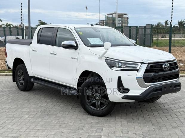 Toyota Hilux Revo Double Cab Deisel 2.4 AWD 2022 White
