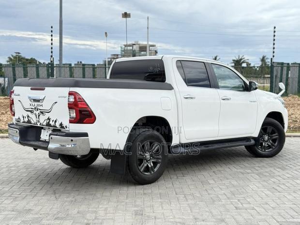 Toyota Hilux Revo Double Cab Deisel 2.4 AWD 2022 White