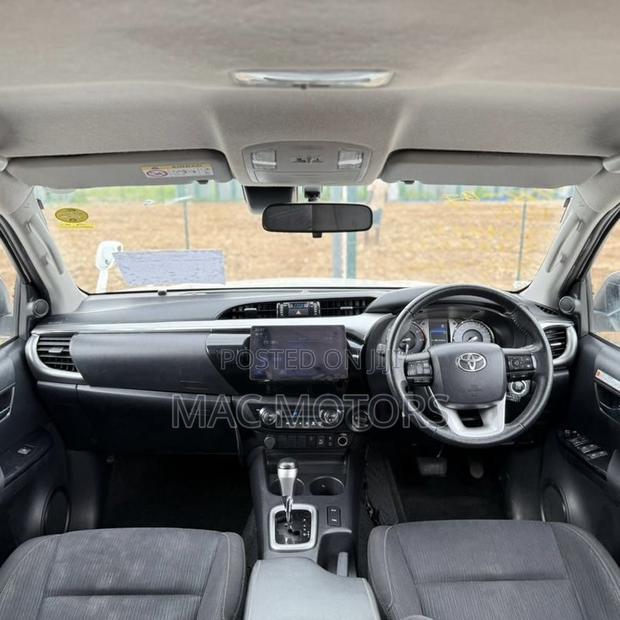 Toyota Hilux Revo Double Cab Deisel 2.4 AWD 2022 White