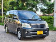 Toyota Noah 2005 Gray for sale