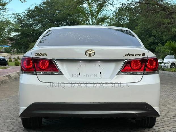 Toyota Crown 2014 White