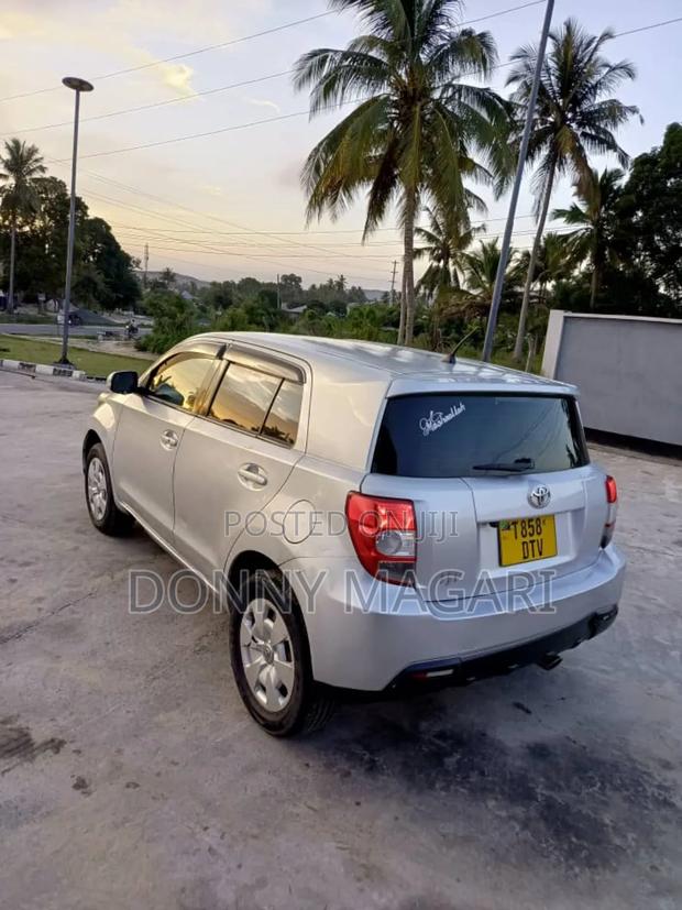 Toyota IST 2010 Silver