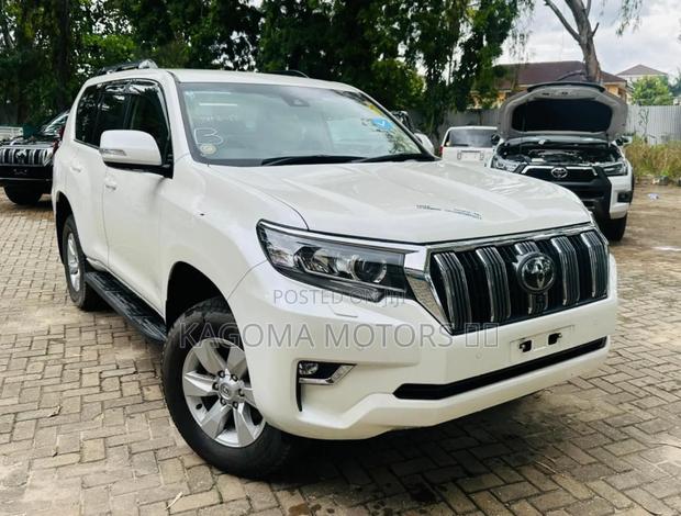 Toyota Land Cruiser Prado 2022 White