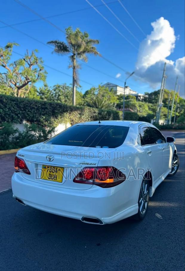 Toyota Crown 2009 White