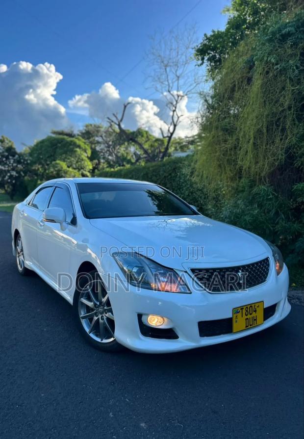 Toyota Crown 2009 White