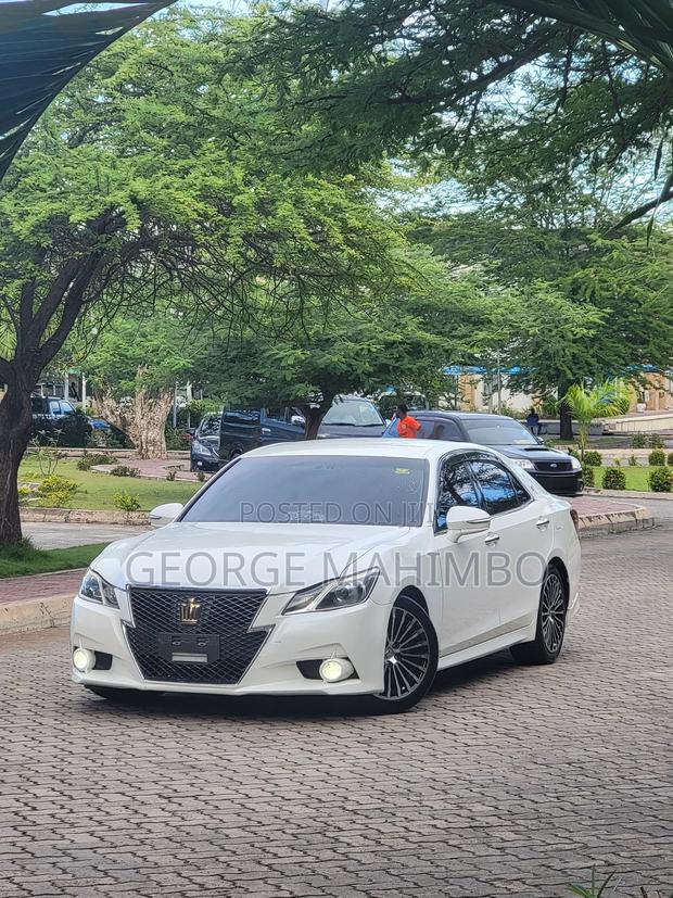 Toyota Crown 2014 Pearl