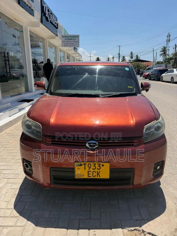 Toyota Corolla Rumion 2011 Red