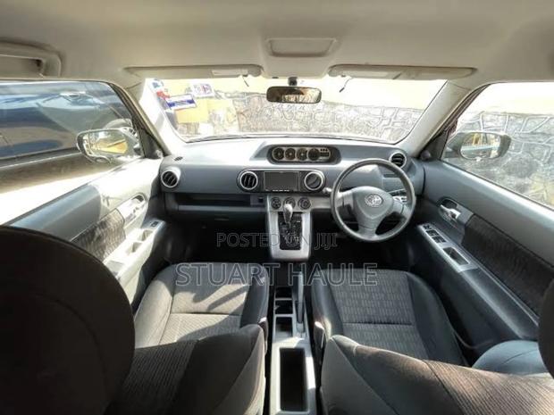 Toyota Corolla Rumion 2011 Red