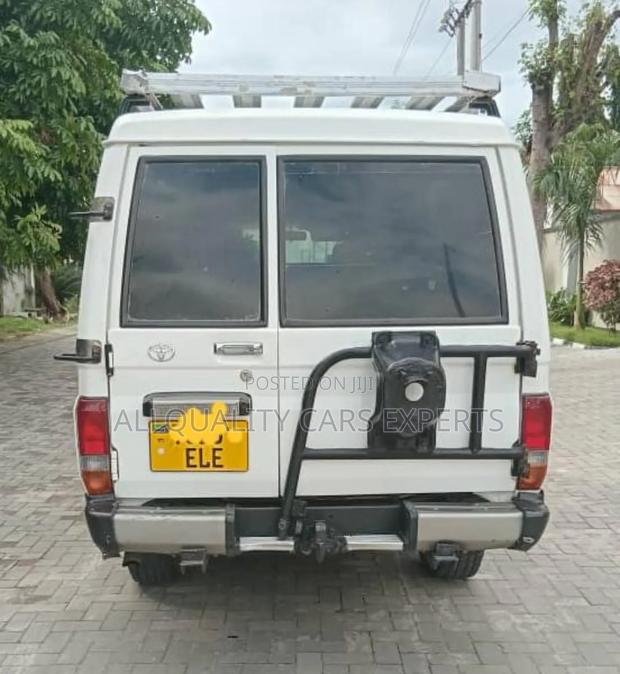 Toyota Land Cruiser 2003