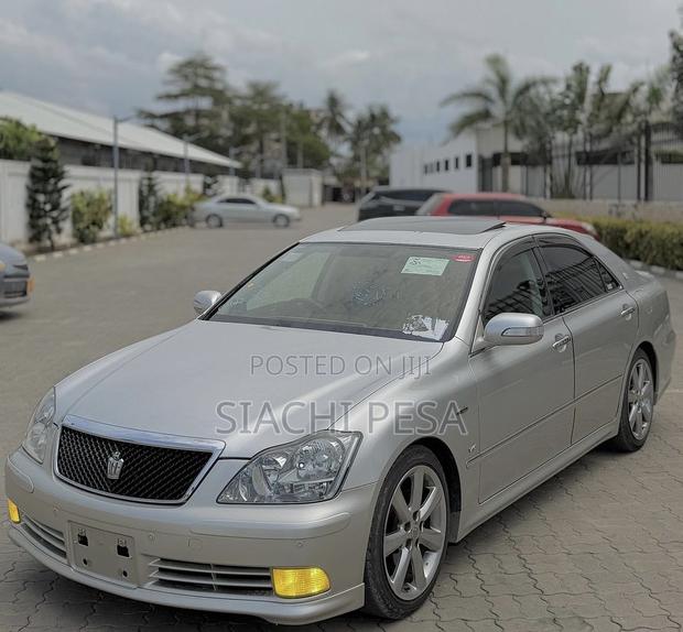 Toyota Crown Royale 2005 Silver
