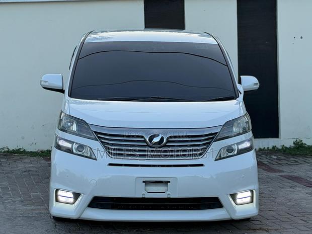 Toyota Alphard 2010 White