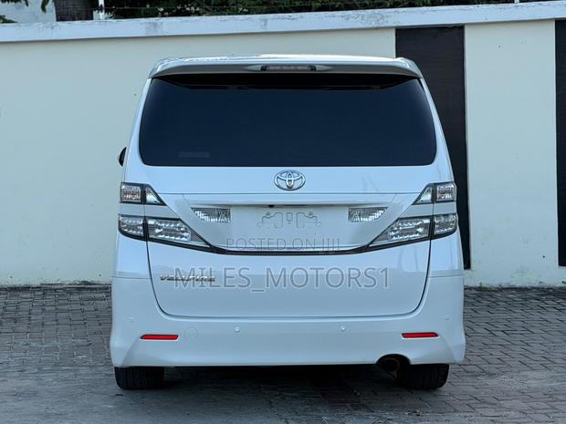 Toyota Alphard 2010 White