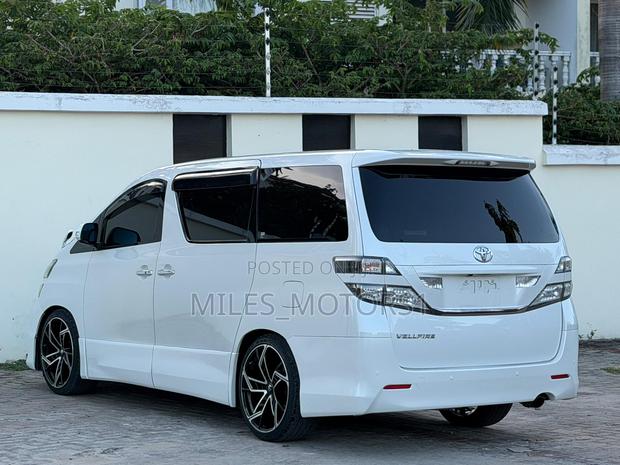 Toyota Alphard 2010 White
