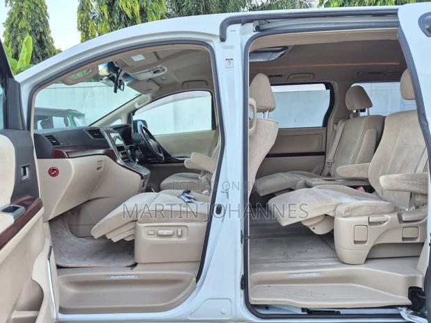 Toyota Alphard 2.4 Petrol FWD 2010 White