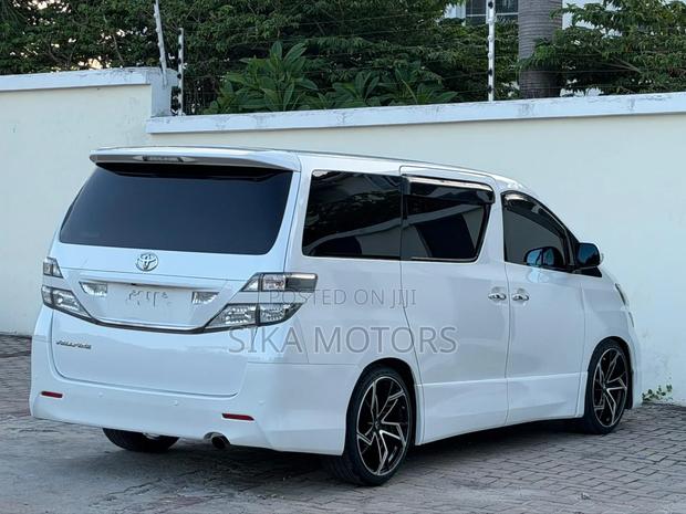 Toyota Alphard 2010 White