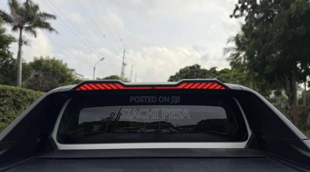 Toyota Hilux 2018 White