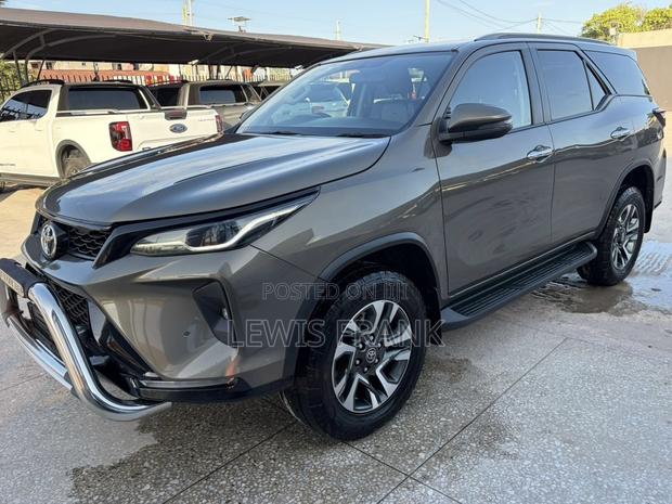 Toyota Fortuner 2024 Gray