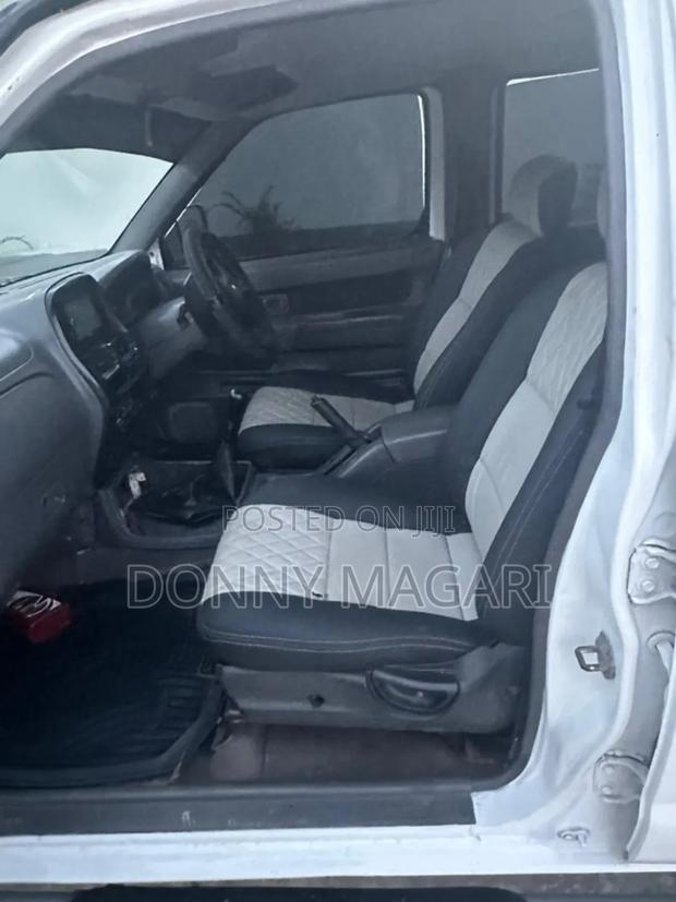 Nissan Hardbody 2007 White