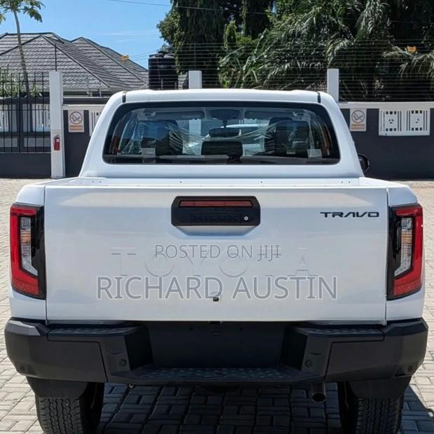 New Toyota Hilux 2025 White