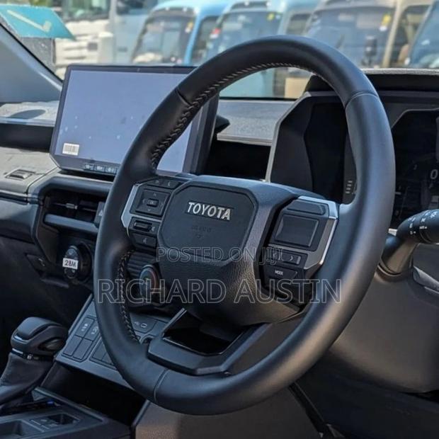 New Toyota Hilux 2025 White