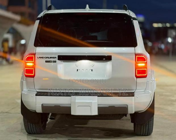 Toyota Land Cruiser Prado 2024 White