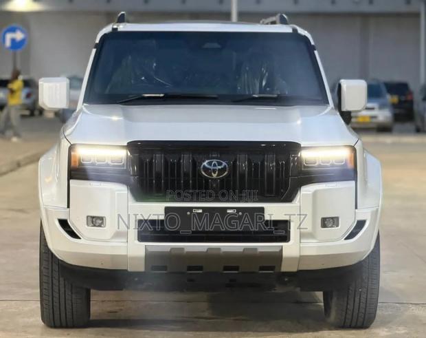 Toyota Land Cruiser Prado 2024 White