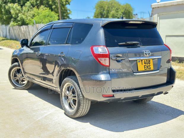 Toyota Vanguard 2011 Gray