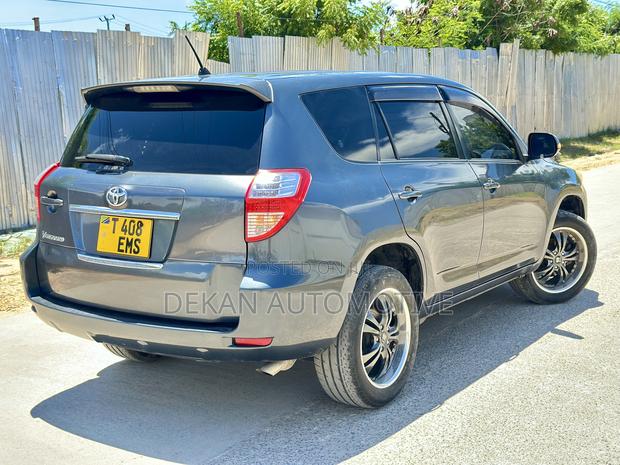 Toyota Vanguard 2011 Gray