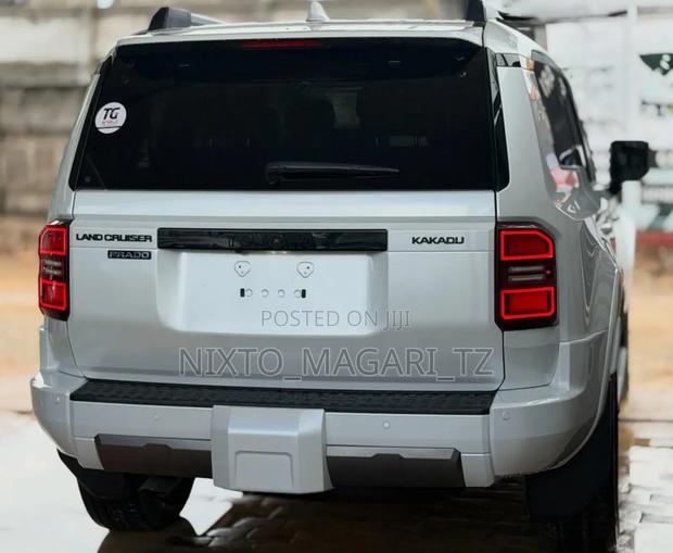 Toyota Land Cruiser Prado 2024 White