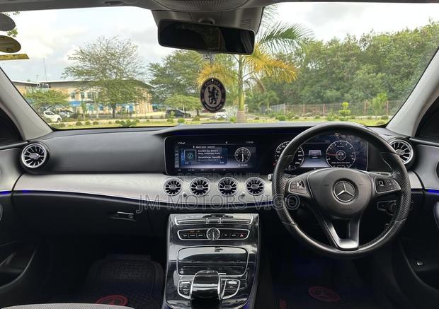 Mercedes-Benz E200 2017 Silver