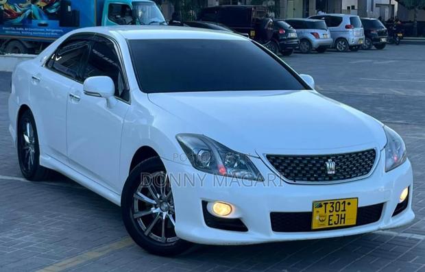 Toyota Crown 2012 White