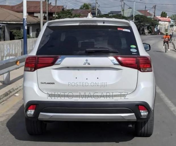 Mitsubishi Outlander 2017 White