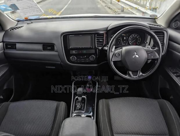 Mitsubishi Outlander 2017 White