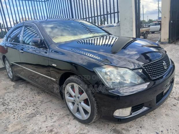 Toyota Crown 2006 Blue