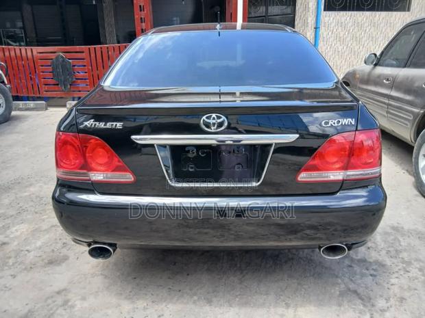 Toyota Crown 2006 Blue