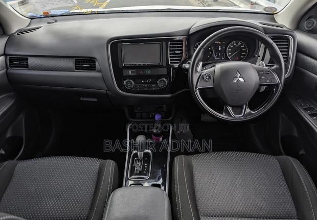 Mitsubishi Outlander 2017 White