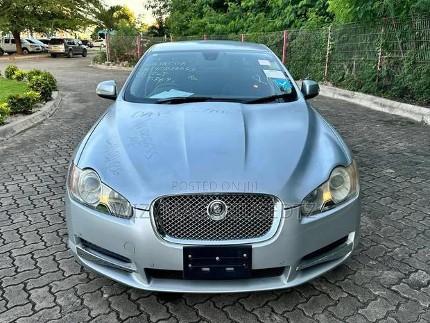 Jaguar XF 2010 Teal