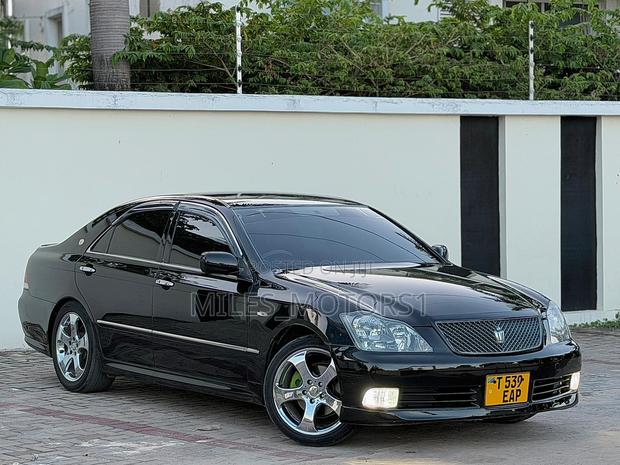 Toyota Crown 2005 Black