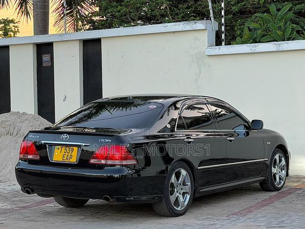 Toyota Crown 2005 Black