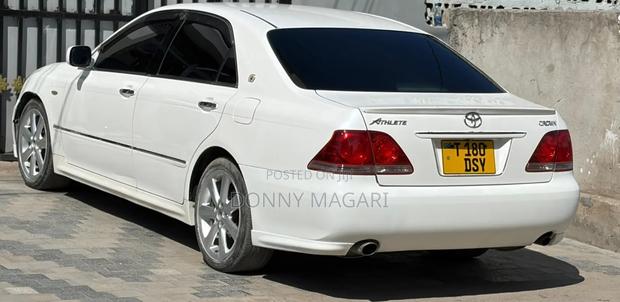 Toyota Crown 2006 White