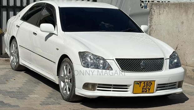 Toyota Crown 2006 White