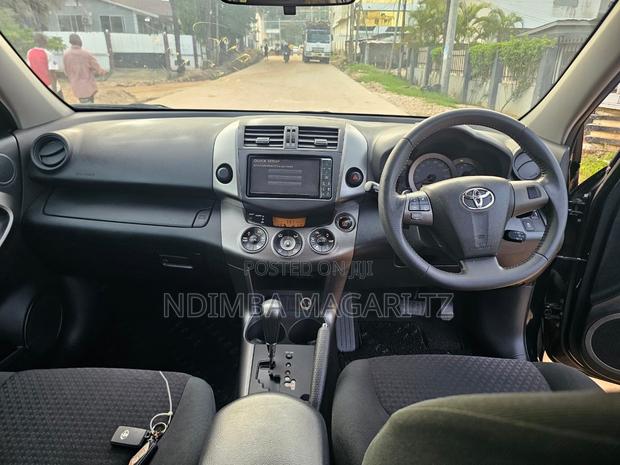 Toyota Vanguard 2010 Black